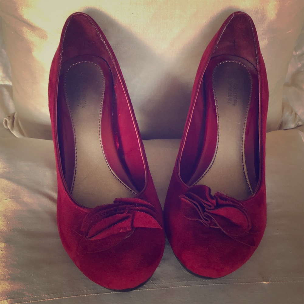 Red pumps